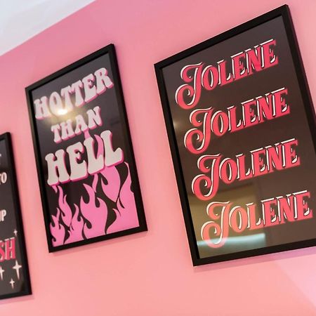 Maevela Apartments ☆ Pink Luxury Apartment With Balcony - Birmingham City Centre - 5 Min Walk From Bullring, Cube, Mailbox, New Street Station - Free Netflix & Wifi 外观 照片