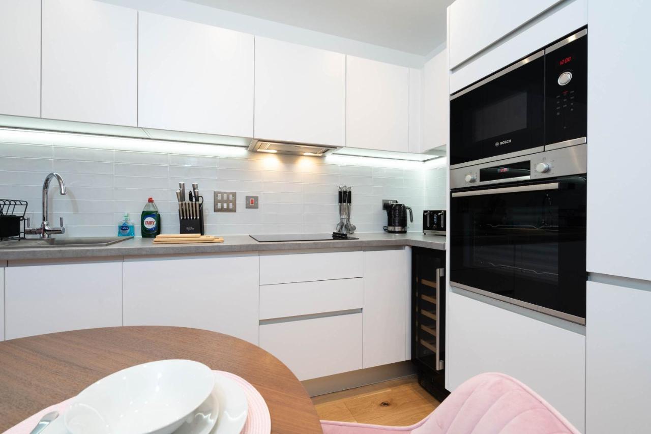 Maevela Apartments ☆ Pink Luxury Apartment With Balcony - Birmingham City Centre - 5 Min Walk From Bullring, Cube, Mailbox, New Street Station - Free Netflix & Wifi 外观 照片