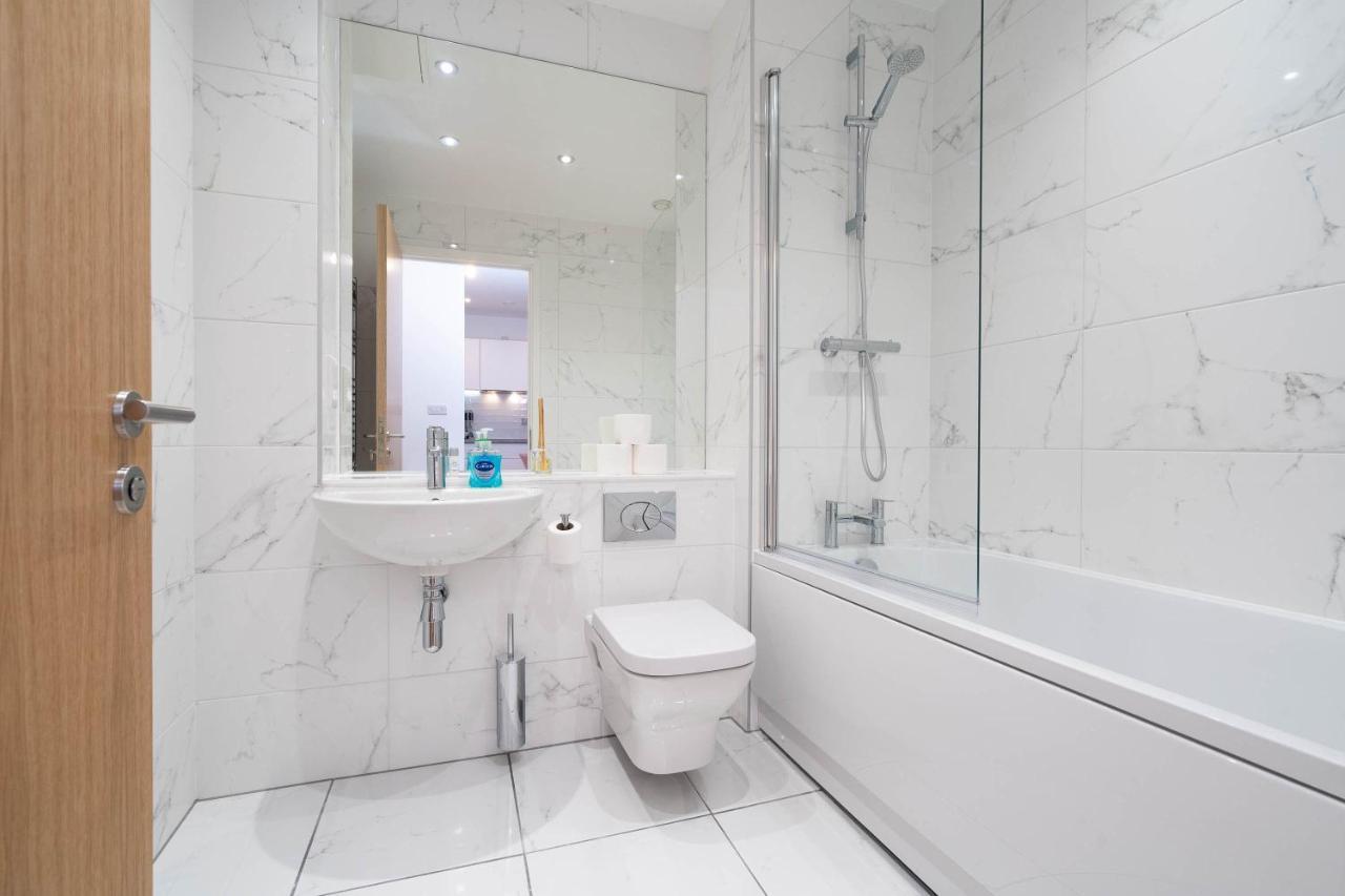 Maevela Apartments ☆ Pink Luxury Apartment With Balcony - Birmingham City Centre - 5 Min Walk From Bullring, Cube, Mailbox, New Street Station - Free Netflix & Wifi 外观 照片