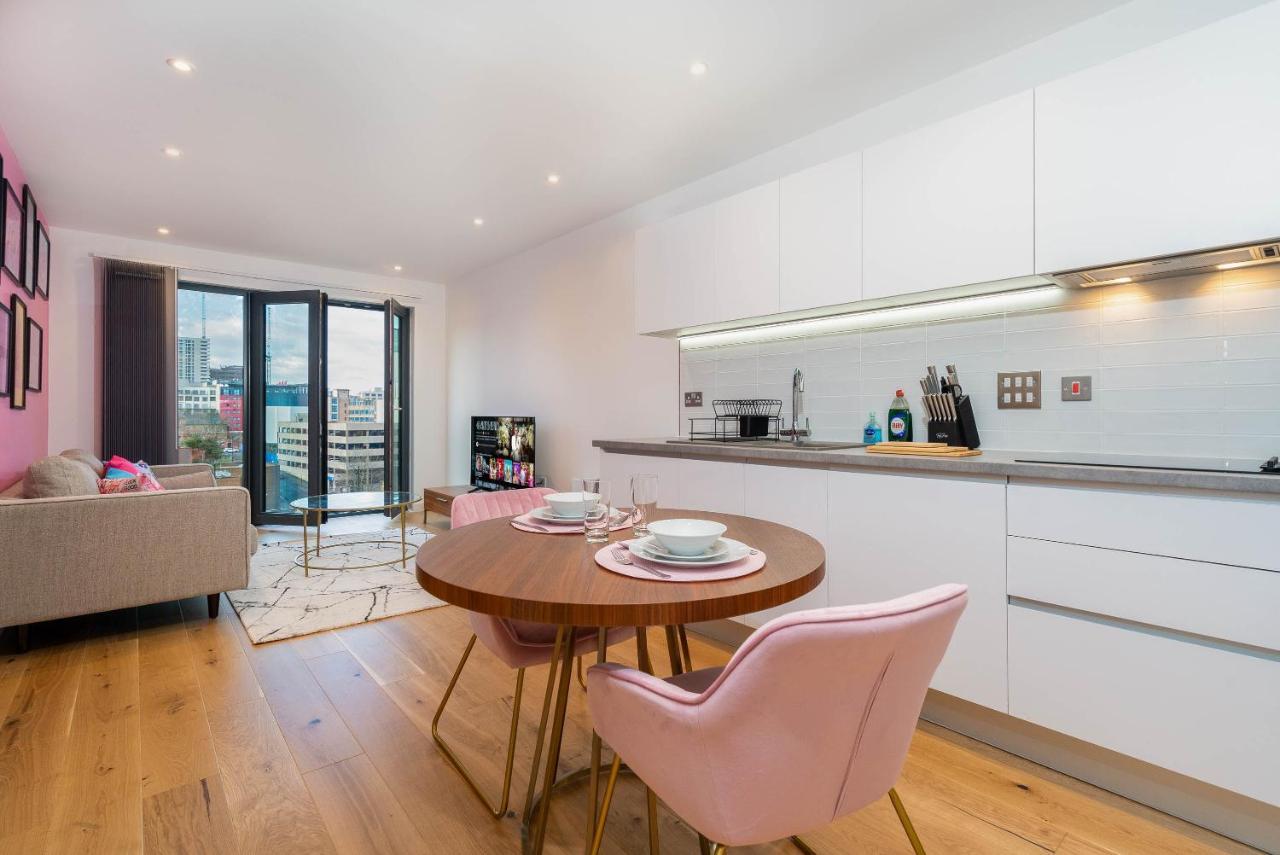 Maevela Apartments ☆ Pink Luxury Apartment With Balcony - Birmingham City Centre - 5 Min Walk From Bullring, Cube, Mailbox, New Street Station - Free Netflix & Wifi 外观 照片