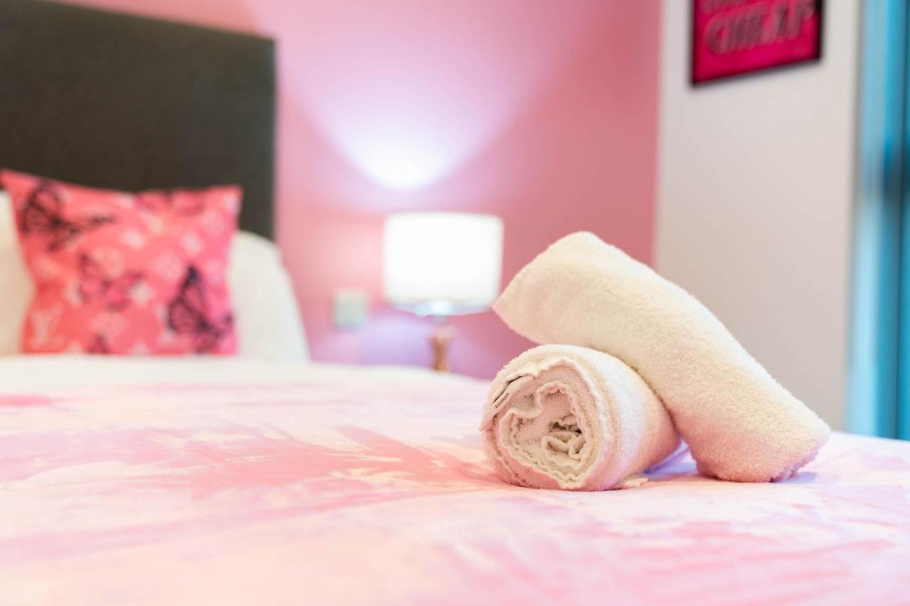 Maevela Apartments ☆ Pink Luxury Apartment With Balcony - Birmingham City Centre - 5 Min Walk From Bullring, Cube, Mailbox, New Street Station - Free Netflix & Wifi 外观 照片